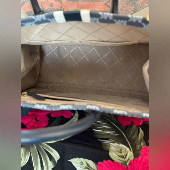 MICHAEL KORS - Mirella Large Striped Logo Jacquard tote bag